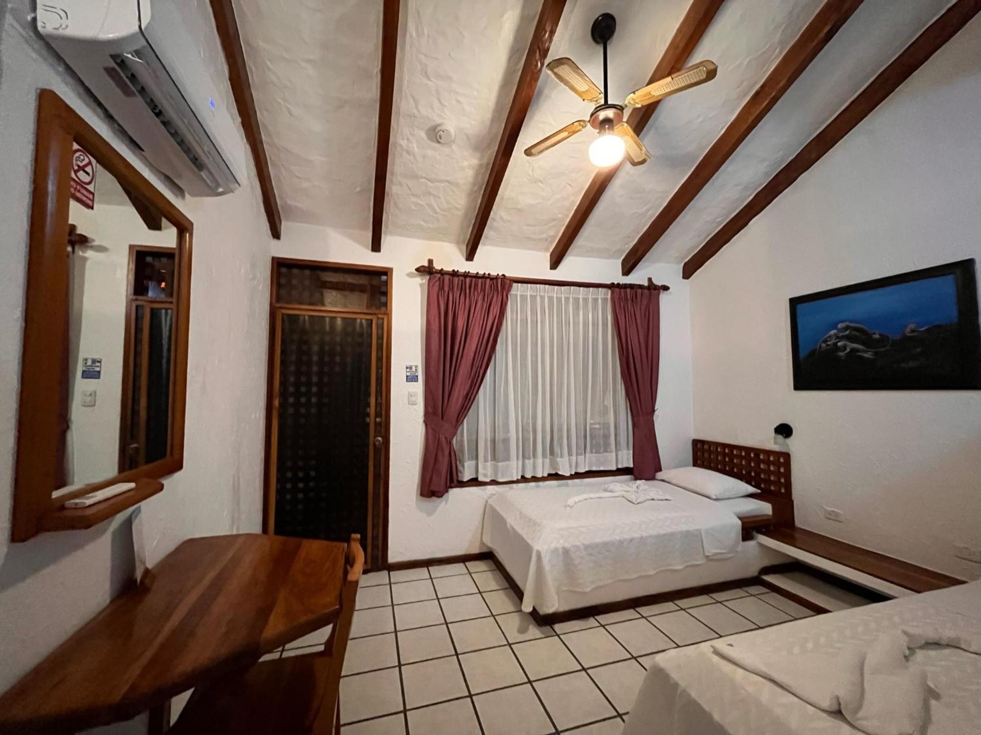 Hotel Silberstein Puerto Ayora  Bagian luar foto