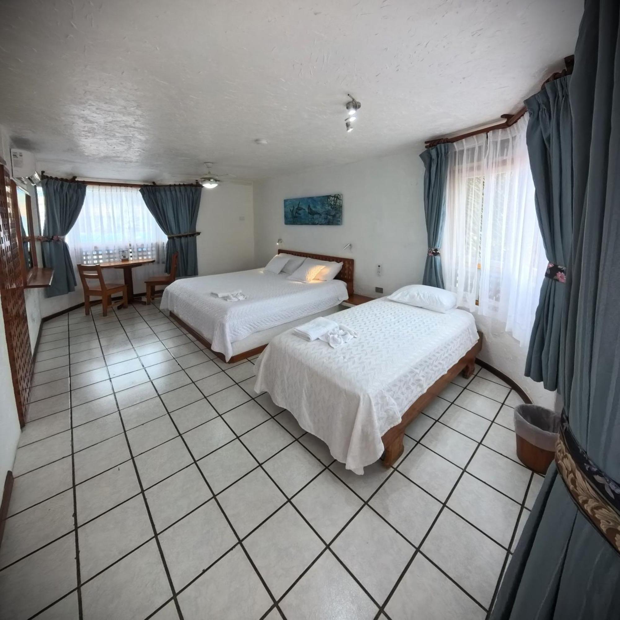 Hotel Silberstein Puerto Ayora  Bagian luar foto